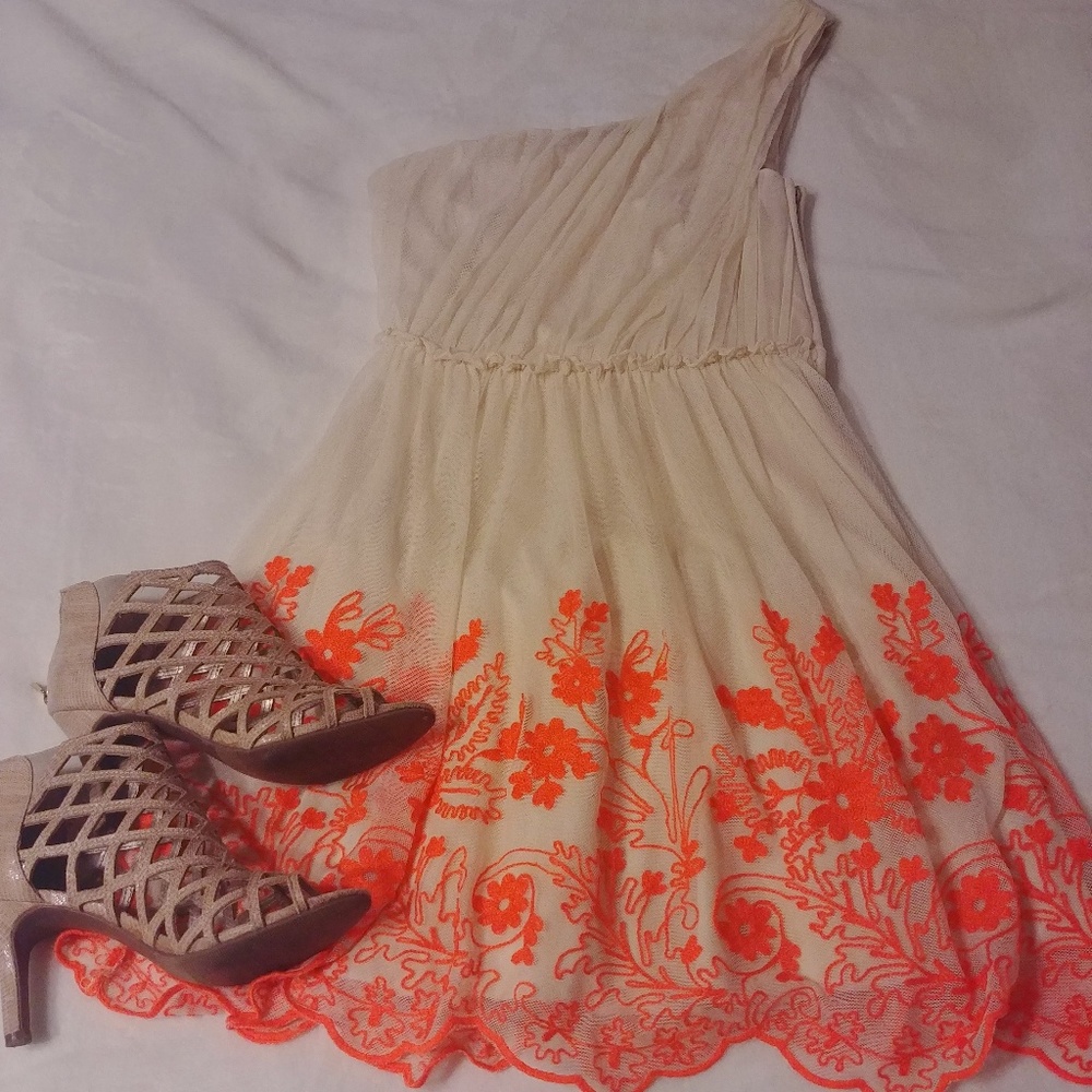 Deb flowy floral cream & orange one shoulder dress - size 5